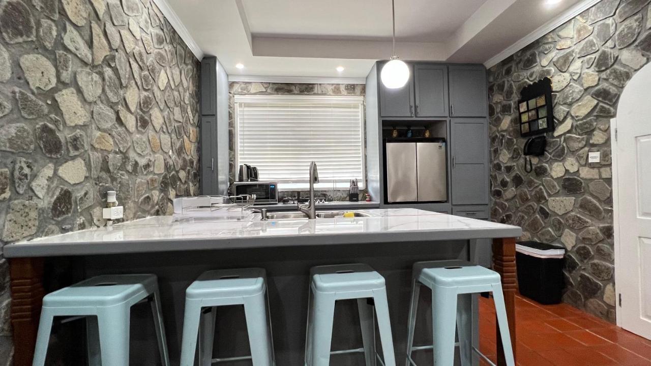 Stonetrail Villas Arnos Vale Esterno foto