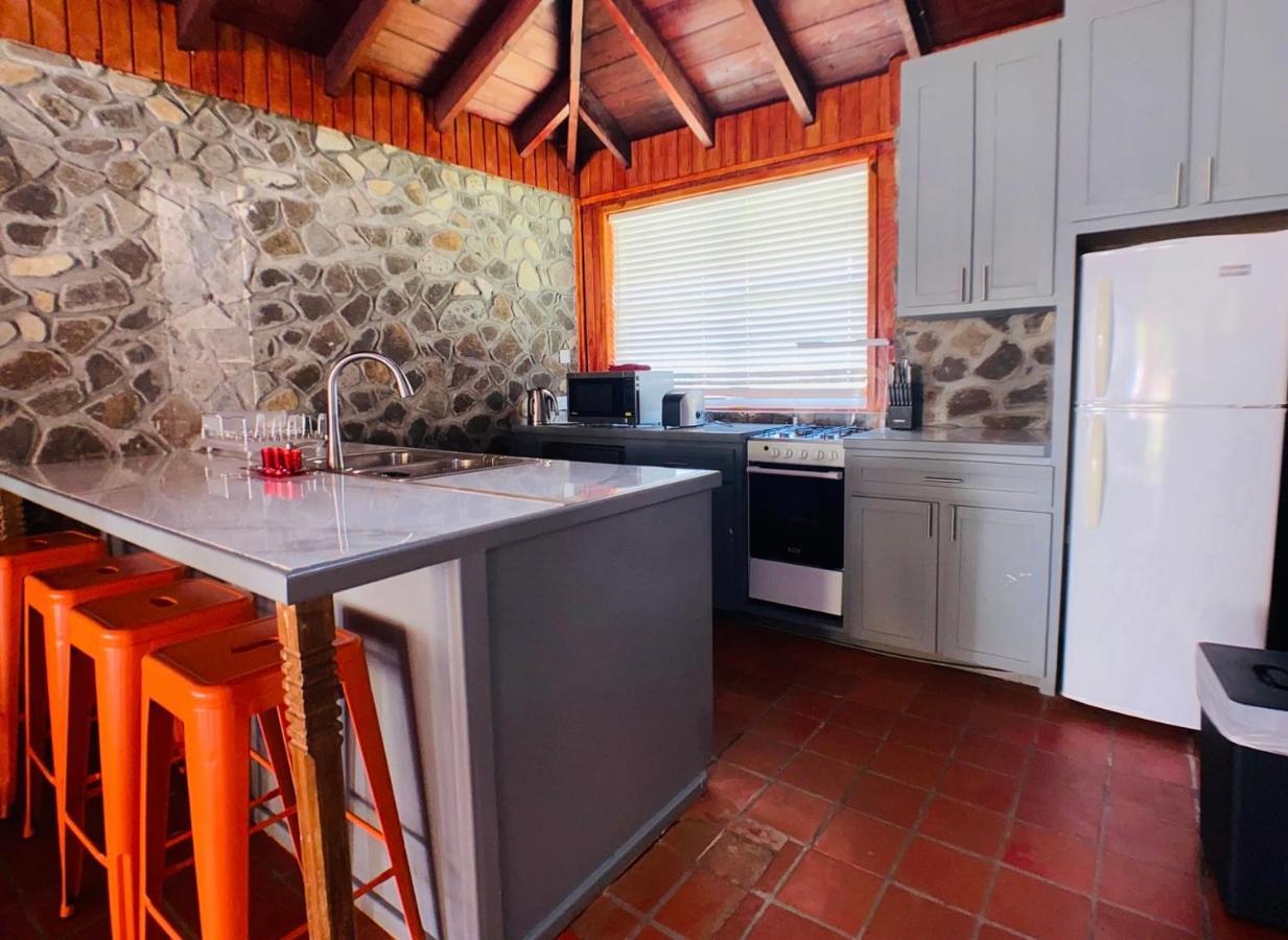 Stonetrail Villas Arnos Vale Esterno foto