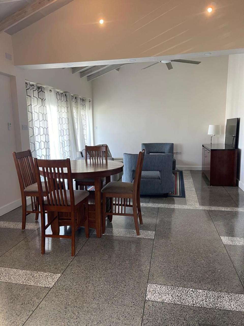 Stonetrail Villas Arnos Vale Esterno foto